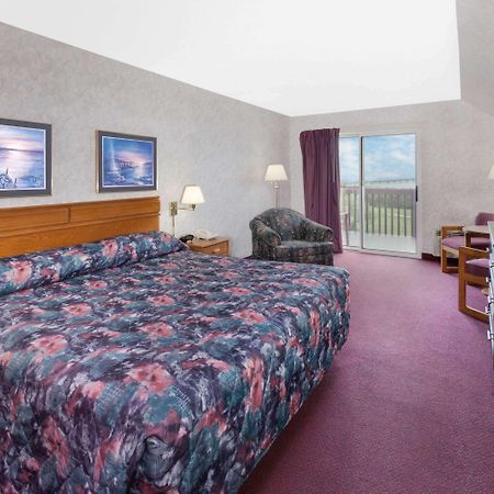 Super 8 By Wyndham St. Ignace Hotel Luaran gambar