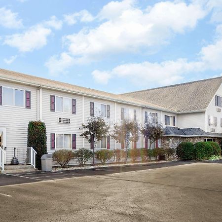 Super 8 By Wyndham St. Ignace Hotel Luaran gambar