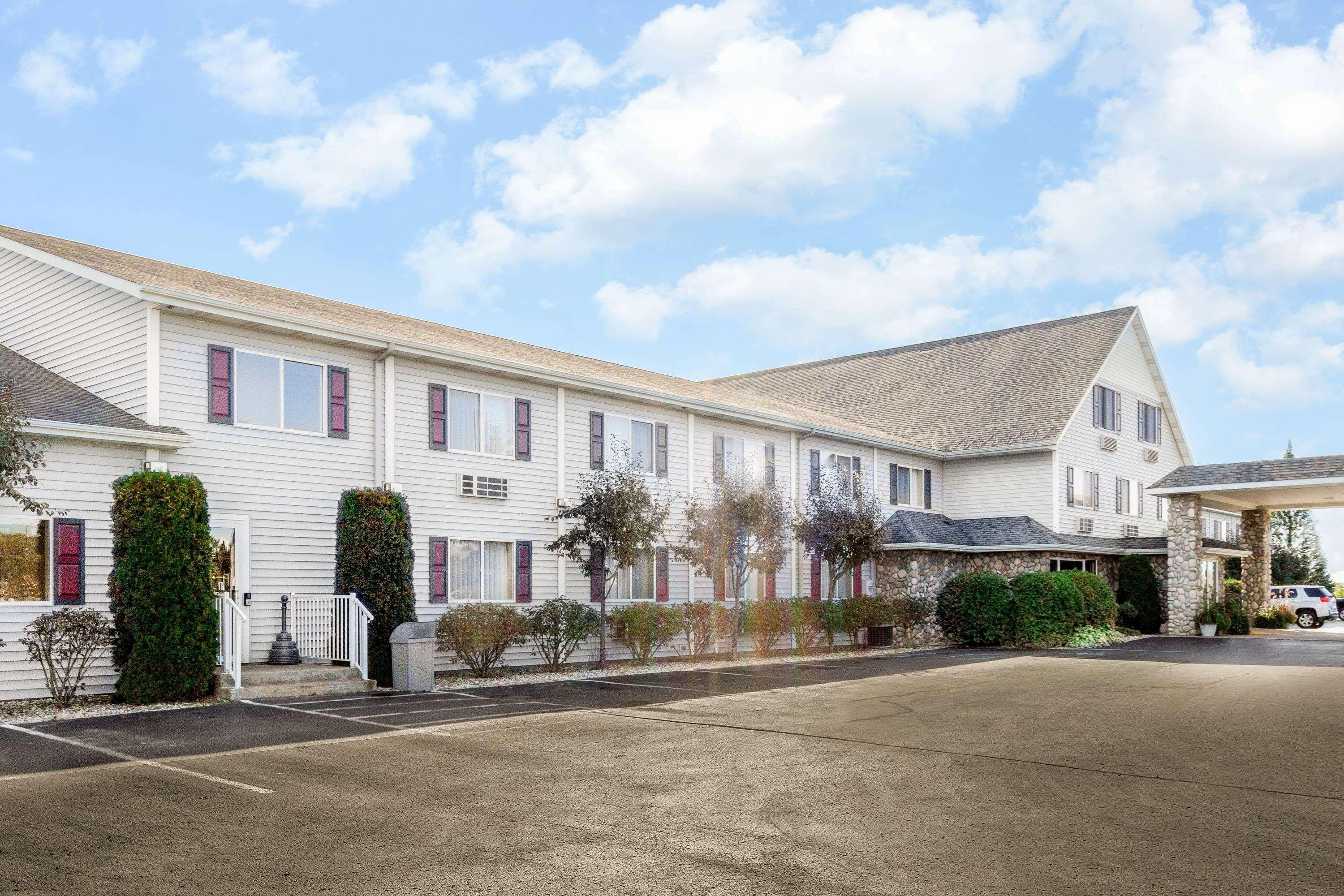 Super 8 By Wyndham St. Ignace Hotel Luaran gambar