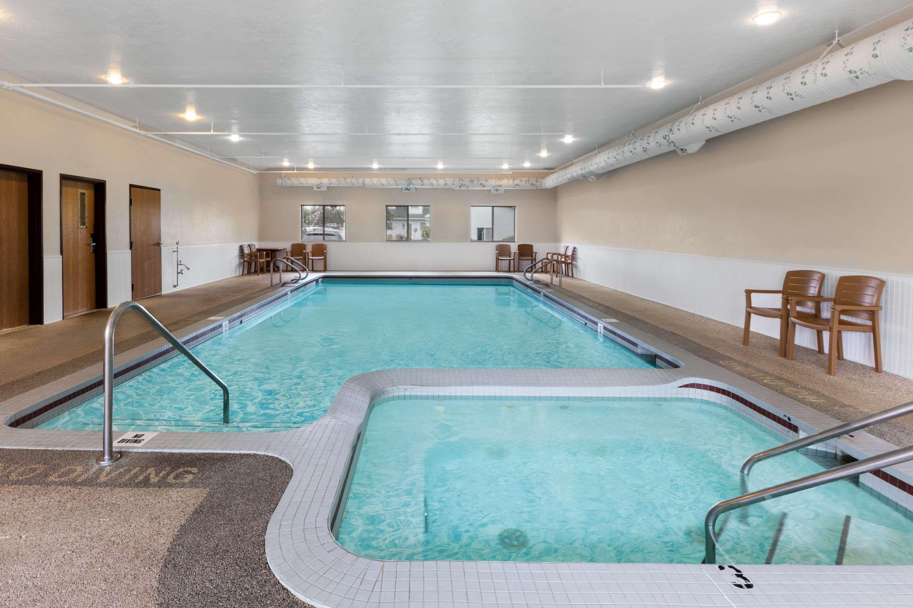 Super 8 By Wyndham St. Ignace Hotel Luaran gambar