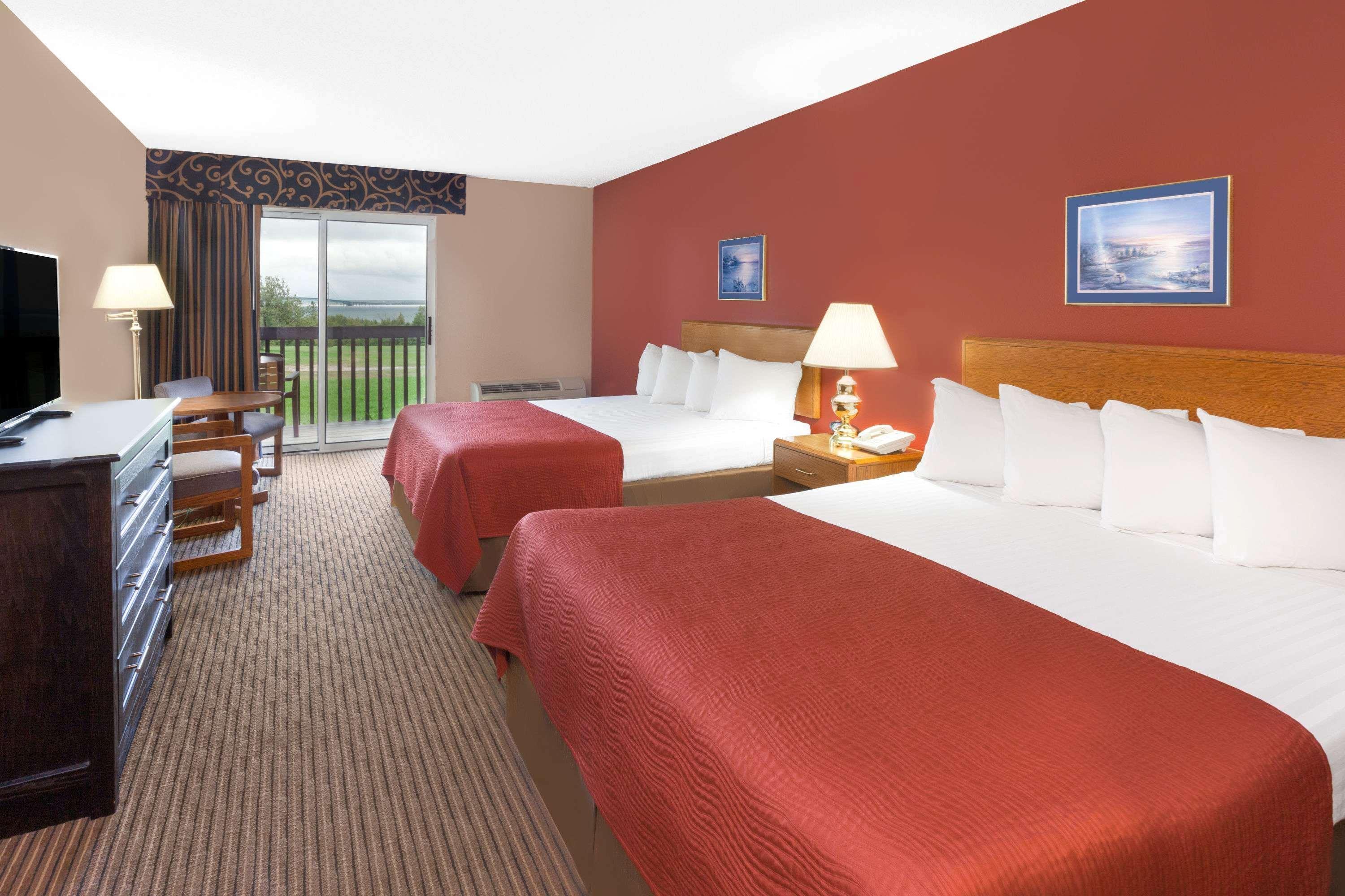 Super 8 By Wyndham St. Ignace Hotel Luaran gambar