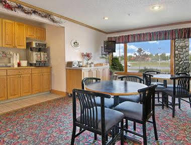 Super 8 By Wyndham St. Ignace Hotel Luaran gambar