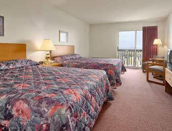Super 8 By Wyndham St. Ignace Hotel Luaran gambar